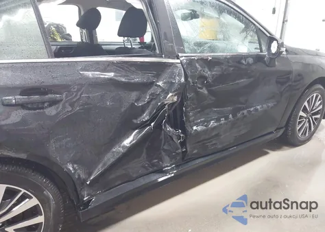 2018 Subaru Legacy 2.5I Premium из США, поврежденный, VIN 4S3BNAF63J3040777